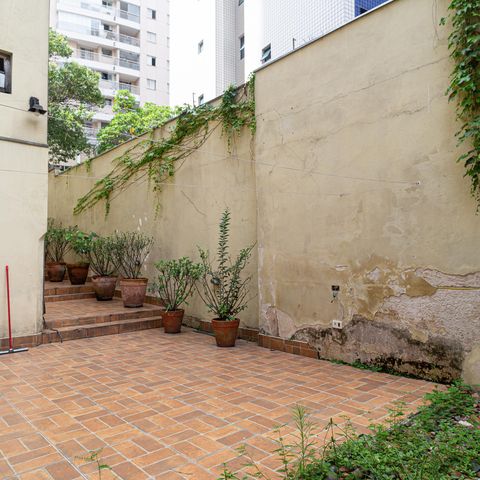 Casa à venda com 230m², 4 quartos e 2 vagas Casa à venda com 230m², 4 quartos e 2 vagasQuintal