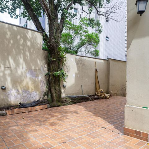 Casa à venda com 230m², 4 quartos e 2 vagas Casa à venda com 230m², 4 quartos e 2 vagasGaragem