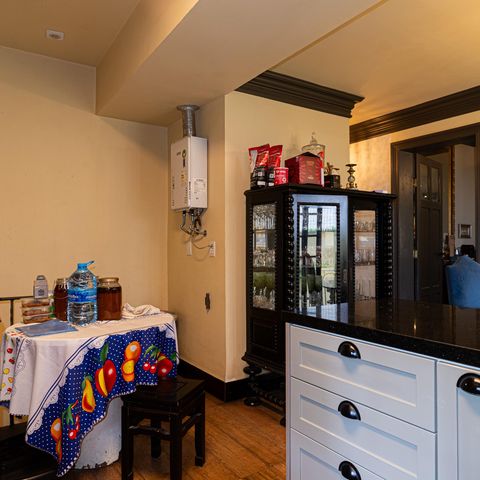 Casa à venda com 230m², 4 quartos e 2 vagas Casa à venda com 230m², 4 quartos e 2 vagasCozinha