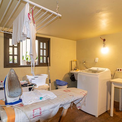 Casa à venda com 230m², 4 quartos e 2 vagas Casa à venda com 230m², 4 quartos e 2 vagasÁrea de Serviço