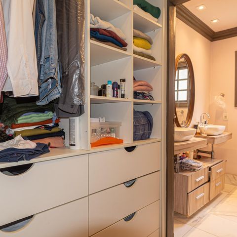 Casa à venda com 230m², 4 quartos e 2 vagas Casa à venda com 230m², 4 quartos e 2 vagasCloset da Suíte