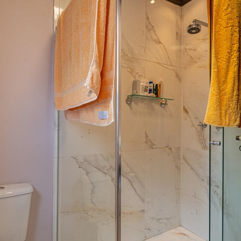 Casa à venda com 230m², 4 quartos e 2 vagas Casa à venda com 230m², 4 quartos e 2 vagasBanheiro da Suíte