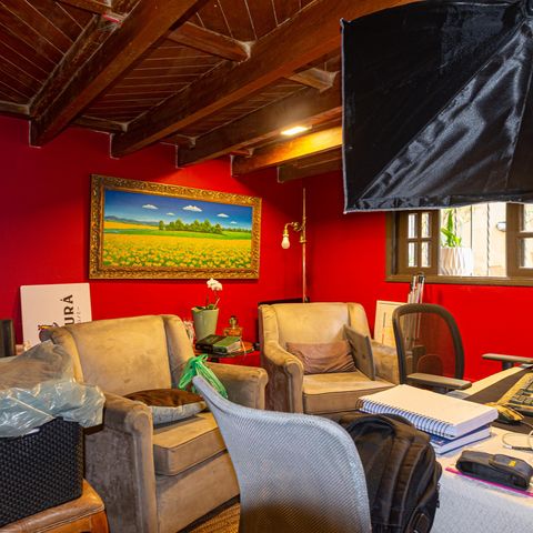 Casa à venda com 230m², 4 quartos e 2 vagas Casa à venda com 230m², 4 quartos e 2 vagasEscritório 2