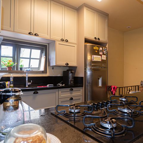 Casa à venda com 230m², 4 quartos e 2 vagas Casa à venda com 230m², 4 quartos e 2 vagasCozinha