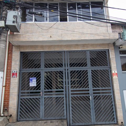 Casa à venda com 150m², 4 quartos e 2 vagasFachada