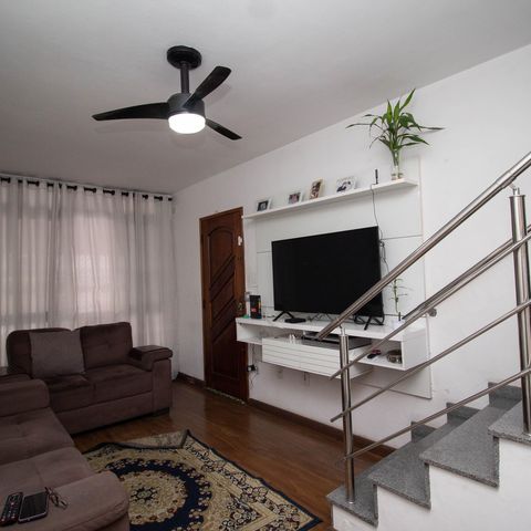 Casa à venda com 150m², 4 quartos e 2 vagasSala
