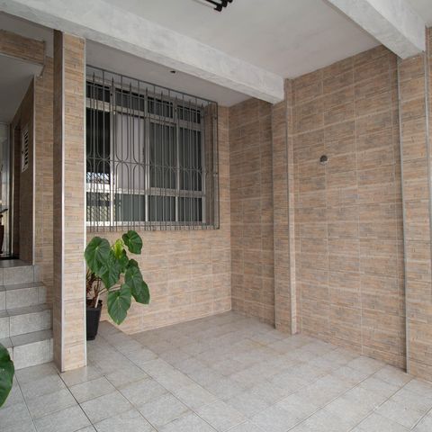 Casa à venda com 150m², 4 quartos e 2 vagasGaragem