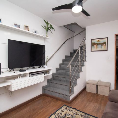 Casa à venda com 150m², 4 quartos e 2 vagasSala