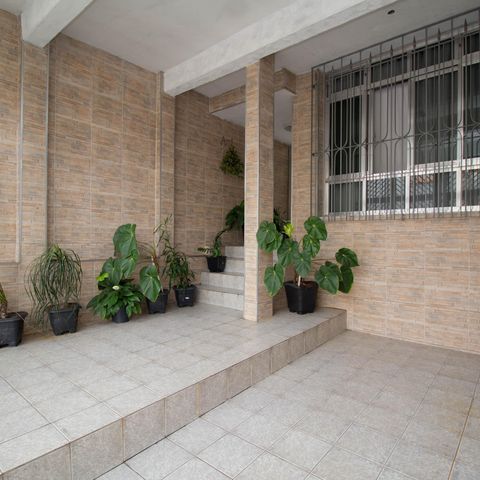 Casa à venda com 150m², 4 quartos e 2 vagasGaragem