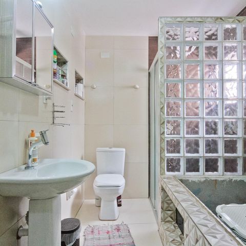 Casa à venda com 315m², 7 quartos e 3 vagas Casa à venda com 315m², 7 quartos e 3 vagasBanheiro
