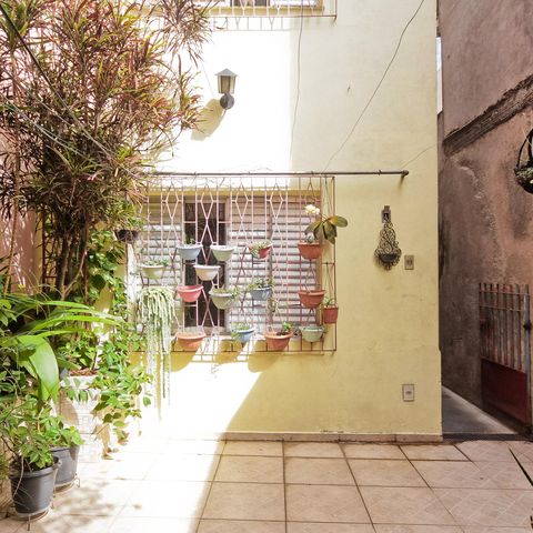 Casa à venda com 315m², 7 quartos e 3 vagas Casa à venda com 315m², 7 quartos e 3 vagasÁrea externa