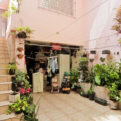 Casa à venda com 315m², 7 quartos e 3 vagas Casa à venda com 315m², 7 quartos e 3 vagasÁrea externa