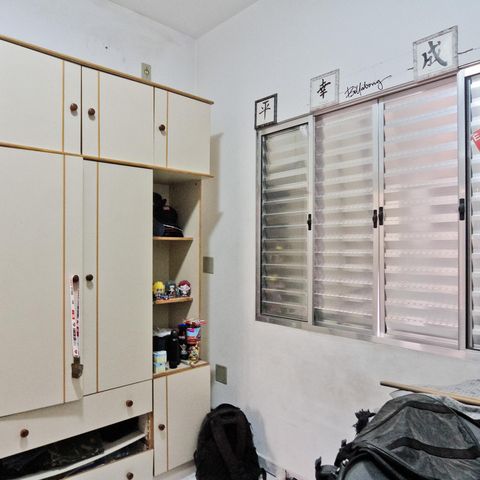 Casa à venda com 315m², 7 quartos e 3 vagas Casa à venda com 315m², 7 quartos e 3 vagasEdícula - quarto 2