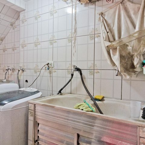 Casa à venda com 315m², 7 quartos e 3 vagas Casa à venda com 315m², 7 quartos e 3 vagasÁrea de Serviço