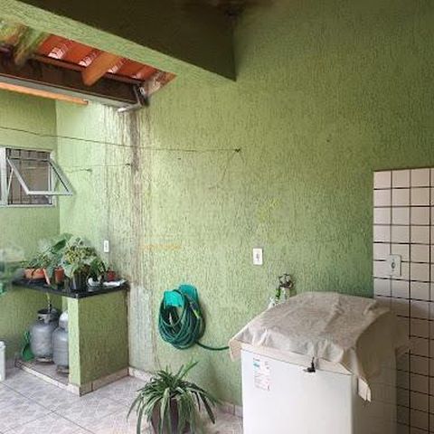 Casa à venda com 141m², 2 quartos e 2 vagas