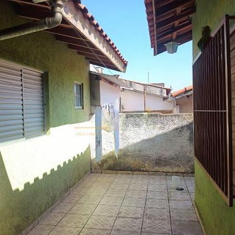 Casa à venda com 141m², 2 quartos e 2 vagas