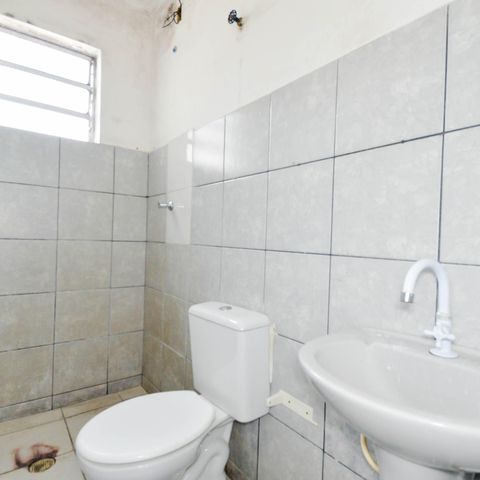 Casa para alugar com 60m², 1 quarto e sem vaga Casa para alugar com 60m², 1 quarto e sem vagaBanheiro