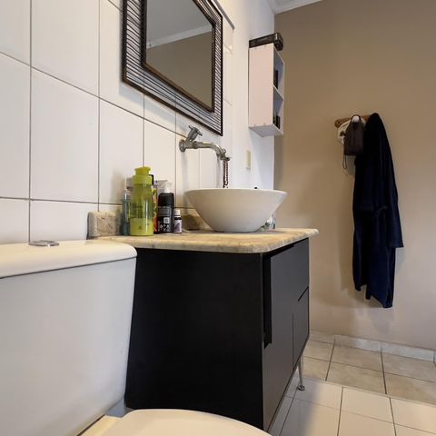 Casa à venda com 200m², 3 quartos e 2 vagasBanheiro da Suíte