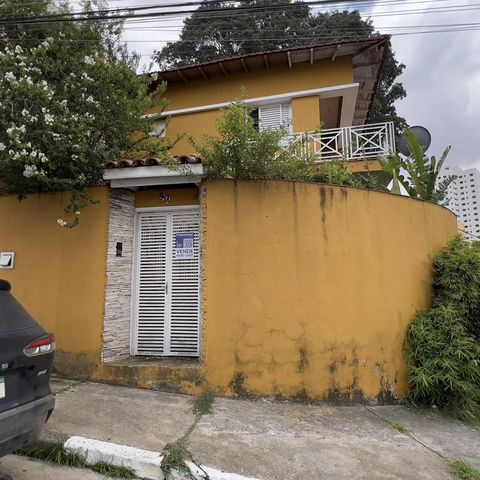 Casa à venda com 200m², 3 quartos e 2 vagasFachada