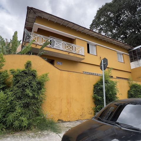 Casa à venda com 200m², 3 quartos e 2 vagasFachada