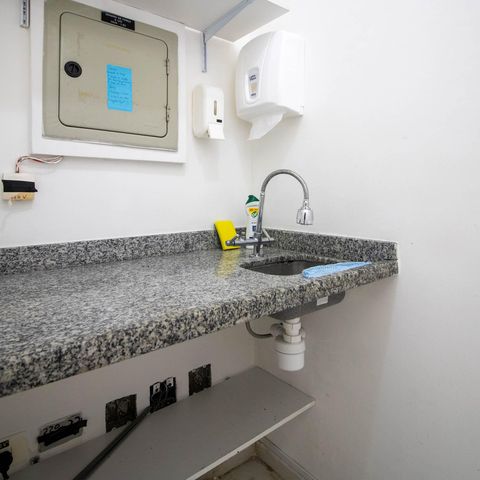Casa à venda com 30m², 1 quarto e 1 vaga Casa à venda com 30m², 1 quarto e 1 vagaLavatório
