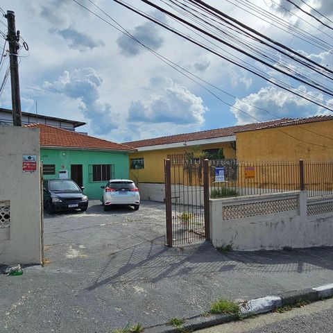 Casa para alugar com 330m², 3 quartos e 5 vagasFachada