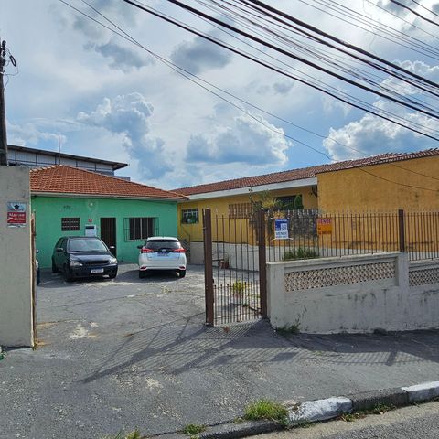 Casa para alugar com 330m², 3 quartos e 5 vagasFachada