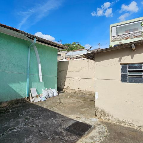 Casa para alugar com 330m², 3 quartos e 5 vagasQuintal
