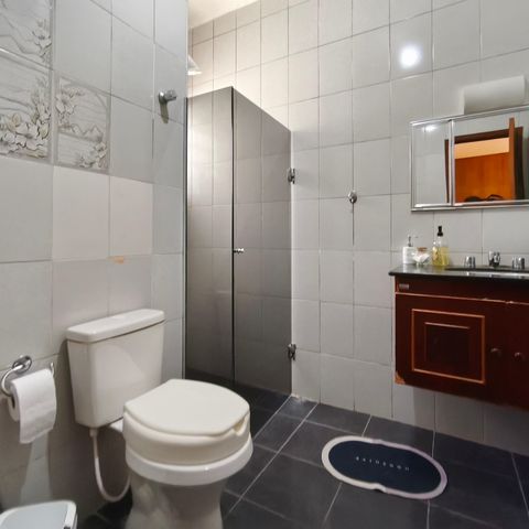 Casa para alugar com 190m², 5 quartos e 4 vagas Casa para alugar com 190m², 5 quartos e 4 vagasBanheiro Suíte