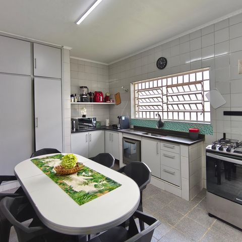 Casa para alugar com 190m², 5 quartos e 4 vagas Casa para alugar com 190m², 5 quartos e 4 vagasCozinha