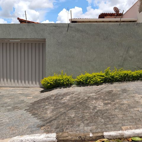 Casa para alugar com 190m², 5 quartos e 4 vagas Casa para alugar com 190m², 5 quartos e 4 vagasFachada