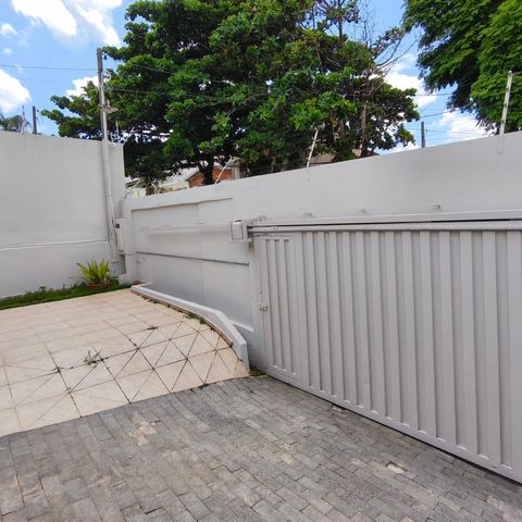 Casa para alugar com 190m², 5 quartos e 4 vagas Casa para alugar com 190m², 5 quartos e 4 vagasQuintal - Garagem