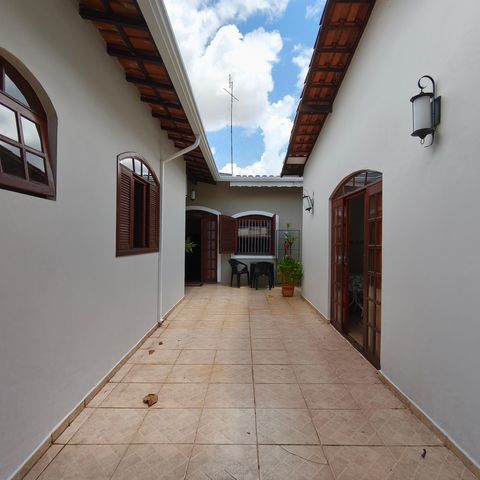 Casa para alugar com 190m², 5 quartos e 4 vagas Casa para alugar com 190m², 5 quartos e 4 vagasQuintal - Garagem