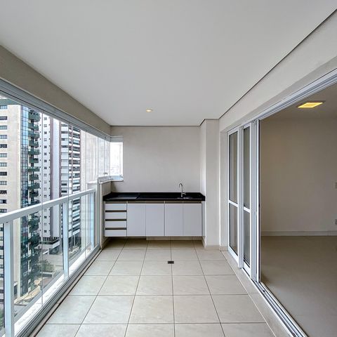 Studio à venda com 53m², 1 quarto e 1 vaga Studio à venda com 53m², 1 quarto e 1 vagaVaranda