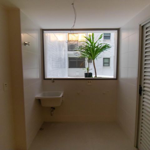Apartamento para alugar com 147m², 3 quartos e 2 vagas Apartamento para alugar com 147m², 3 quartos e 2 vagasCozinha e Área de Serviço