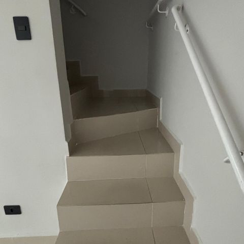 Apartamento à venda com 102m², 2 quartos e 1 vagaEscada