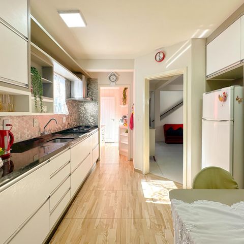 Casa para alugar com 167m², 4 quartos e 6 vagasCozinha