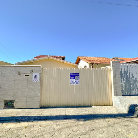 Casa para alugar com 167m², 4 quartos e 6 vagasFachada
