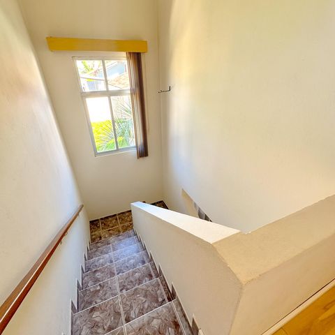 Casa para alugar com 167m², 4 quartos e 6 vagasEscada