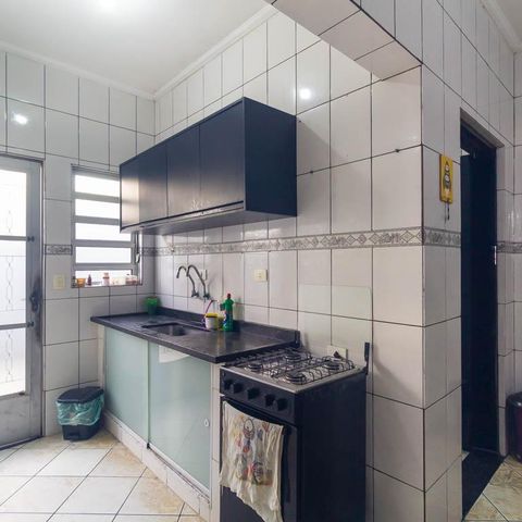 Casa à venda com 80m², 2 quartos e 2 vagas Casa à venda com 80m², 2 quartos e 2 vagasCozinha