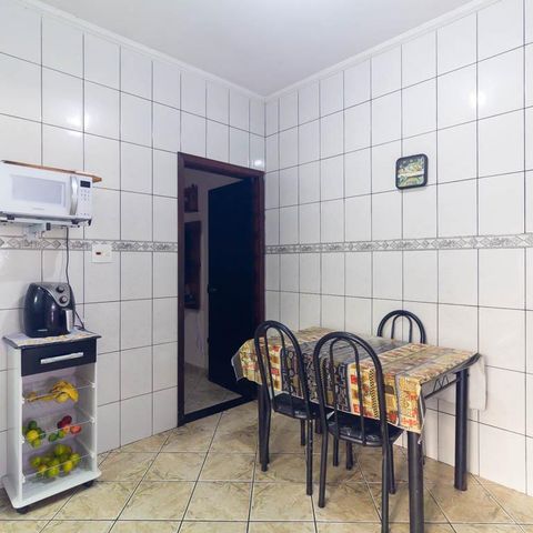 Casa à venda com 80m², 2 quartos e 2 vagas Casa à venda com 80m², 2 quartos e 2 vagasCozinha