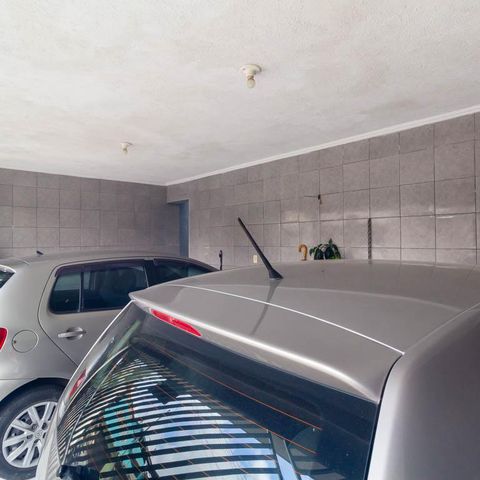 Casa à venda com 80m², 2 quartos e 2 vagas Casa à venda com 80m², 2 quartos e 2 vagasGaragem