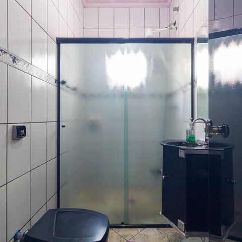 Casa à venda com 80m², 2 quartos e 2 vagas Casa à venda com 80m², 2 quartos e 2 vagasBanheiro