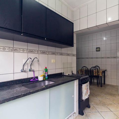 Casa à venda com 80m², 2 quartos e 2 vagas Casa à venda com 80m², 2 quartos e 2 vagasCozinha