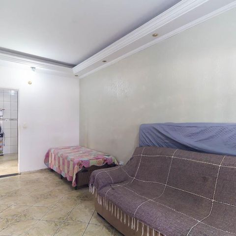 Casa à venda com 80m², 2 quartos e 2 vagas Casa à venda com 80m², 2 quartos e 2 vagasSala