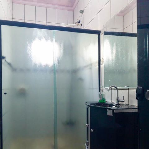 Casa à venda com 80m², 2 quartos e 2 vagas Casa à venda com 80m², 2 quartos e 2 vagasBanheiro