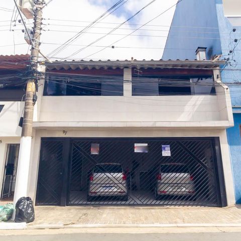 Casa à venda com 80m², 2 quartos e 2 vagas Casa à venda com 80m², 2 quartos e 2 vagasFachada