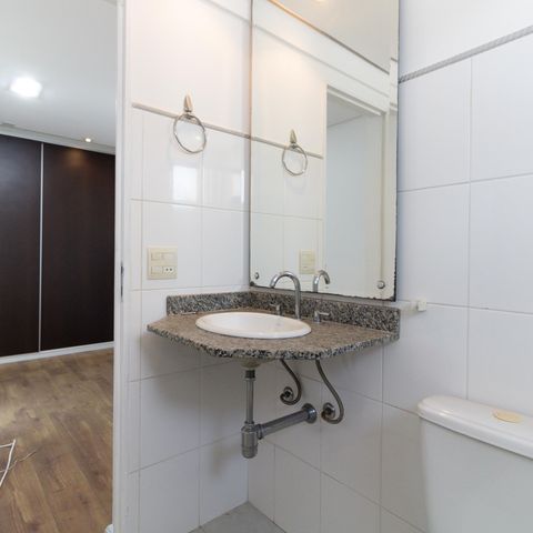 Apartamento à venda com 69m², 2 quartos e 2 vagasBanheiro da Suíte