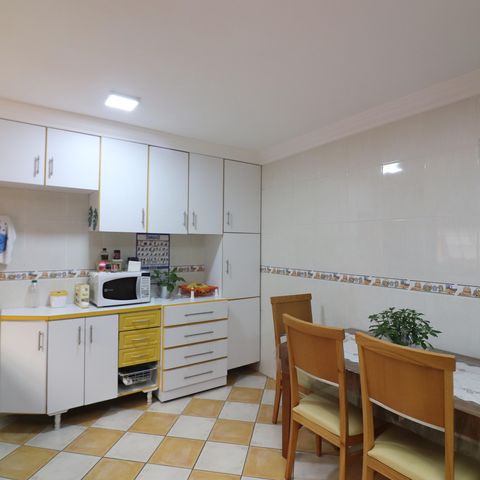 Casa à venda com 160m², 3 quartos e 2 vagasCozinha 