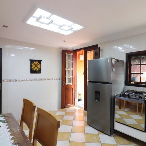 Casa à venda com 160m², 3 quartos e 2 vagasCozinha 